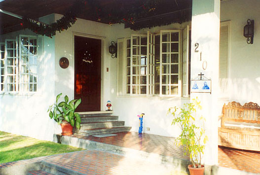 210BougainvillaFrontEntry.jpg - 3.5K